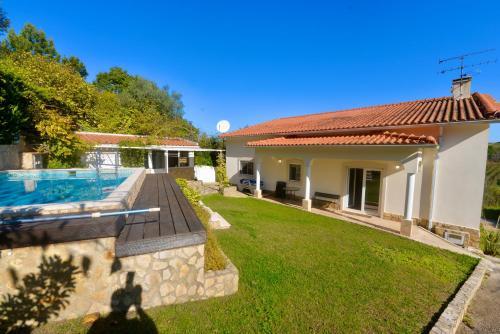 A Dos Francos House | Discover Casa Bianca: Oceanfront Oasis with Pool Access