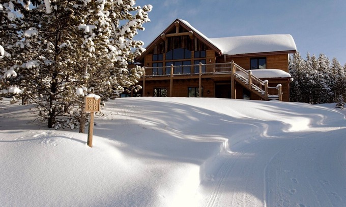 Big Sky Ski Chalet | Explore Yellowstone: Two-Bed Apt with Spa & Hot Tub