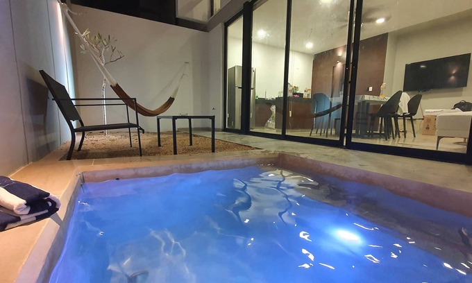 Merida Municipality House | Casa BJ37 Mérida Norte: Prime Location with Pool & Spa