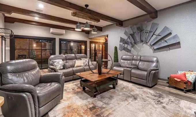 Lubbock House | Casa Blanca: Modern Retreat with Hot Tub & Breakfast Included