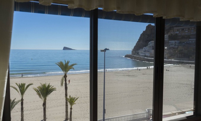 Cala Apartment | Beachfront Casa Blanca 4: Guest Rated 9.8 with Ocean Views