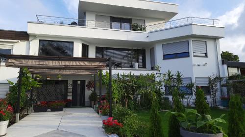 Wirges Apartment | Elegant Casa Blanca: Family-Friendly 4-Star Retreat