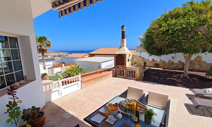 Tarajalejo House | Casa Blanca: Ocean View Escape with Pool & Spa Amenities