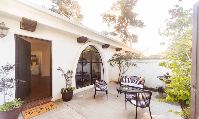 Montecito Cottage | Discover Casa Blanca Retreat: Beach-Ready Montecito Casitas