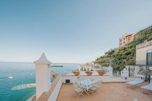 Atrani Apartment | Experience Oceanfront Bliss at Casa Blue Torricella