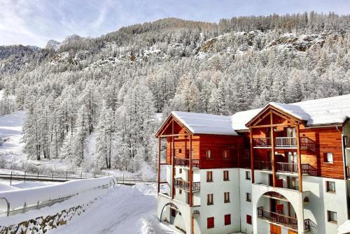 Molines-en-Queyras Apartment | Cozy CASA-Bois de Pisan: Family-Friendly Slopeside Retreat