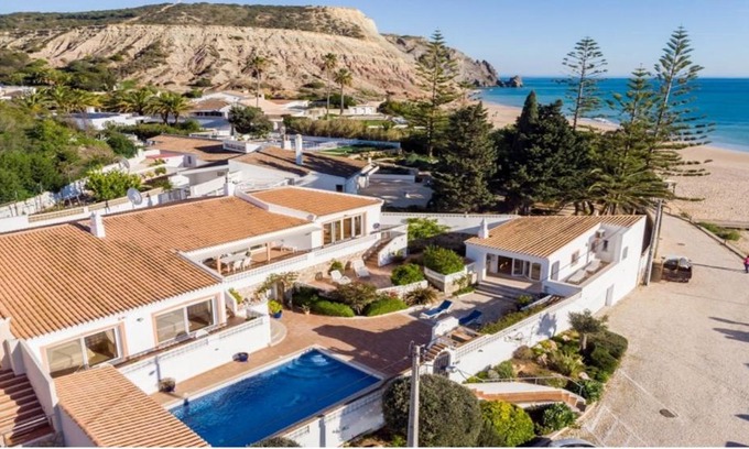 Praia da Luz Villa | Discover Casa Bom Porto: Oceanfront Retreat with Pool