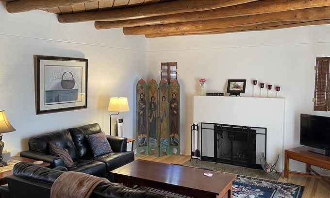 West Old Town House | Relax at Casa Bonita, Steps from Old Town with Spa & Breakfast
