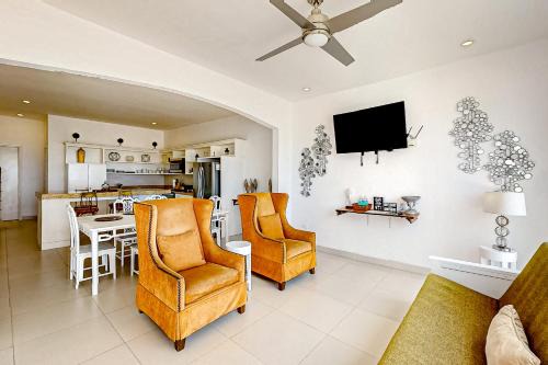 La Paloma House | Discover Casa Borgoña 40 - Family-Friendly Beach Retreat