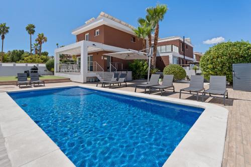 Puerto Marino Villa | Casa Bos: Relax by the Pool with a Soothing Jacuzzi