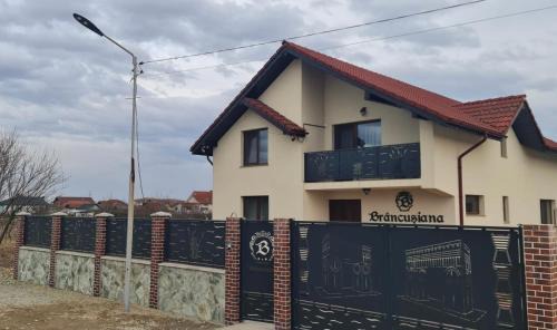 Tirgu Jiu House | Explore Casa Brâncușiana: Top-Rated Family-Friendly Stay