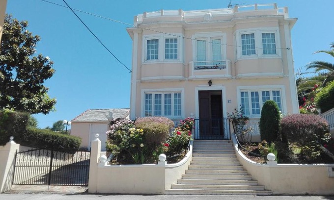 Barreiros House | Family-Friendly Getaway at Casa Braña - Rated 9/10