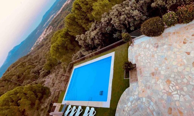 Sotillo de la Adrada Villa | Experience Casa Brian del Tietar: Oceanfront Bliss Awaits