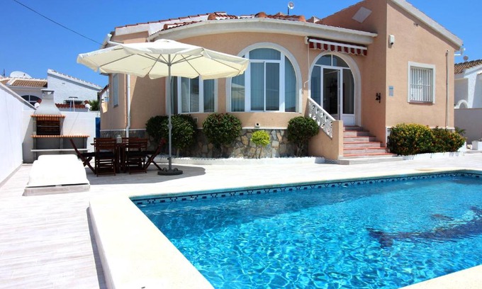 Rojales House | Discover Casa Bruno: Pet-Friendly Oasis with Ocean Views
