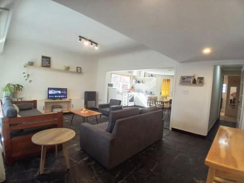 Las Colinas de Peralta Ramos House | Casa Bustamante Barrio ALFAR para 8 personas
