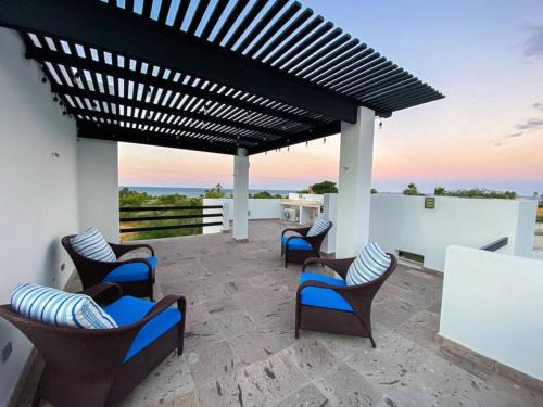 Buenavista House | Casa BV: Oceanfront Retreat Steps from the Beach