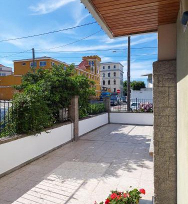 La Coruna House | Ideal Stay at Casa Céntrica: Steps from Playa Riazor