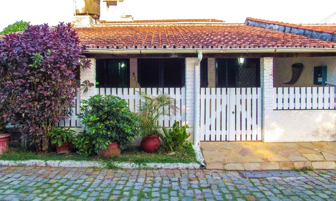 Palmeiras House | Casa c Churrasq: Pet-Friendly Retreat by the Ocean