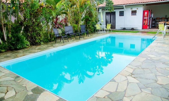 Morada da Praia House | Enjoy Relaxing Retreat at Casa with Pool in Boraceia Beach
