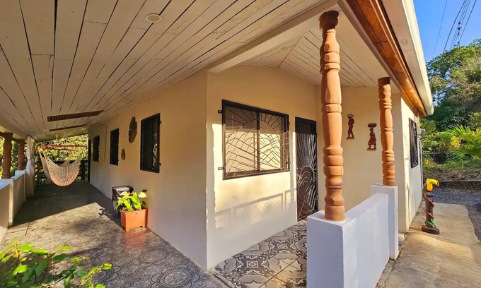 Las Lomas Apartment | Discover Casa Cariad: Family-Friendly Cottage by Playa Bejuco