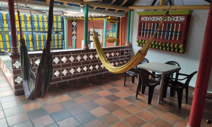 Guatape Cottage | Pet-Friendly Casa Cabaña in Guatape for Family Getaways