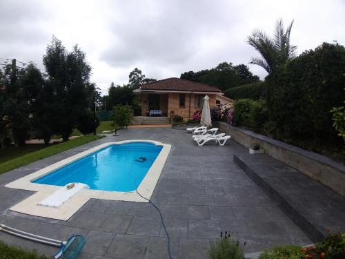 Villaescusa House | Casa Cabarceno: Poolside Retreat with BBQ Amenities