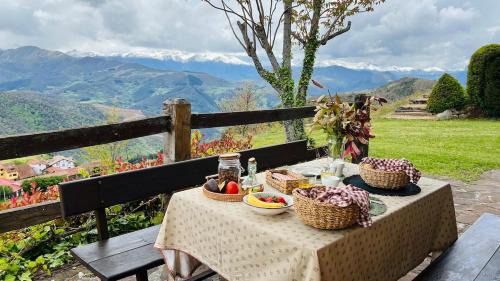 Cahecho Ski Chalet | Casa CaChucho: Highly Rated Family & Pet Friendly Retreat