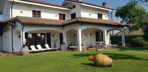 Tigliole House | Casa Caginia: Family-Friendly Retreat with Gym & Billiards