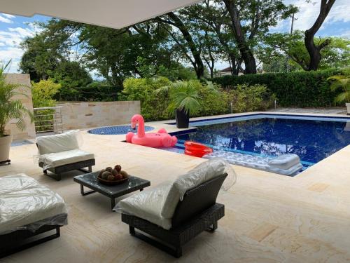 Girardot House | Charming Casa Campestre in Lago Del Peñon with Pool & Hot Tub