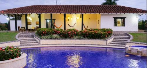 La Victoria House | Relaxing Getaway at Casa Campestre La Campiña with Pool