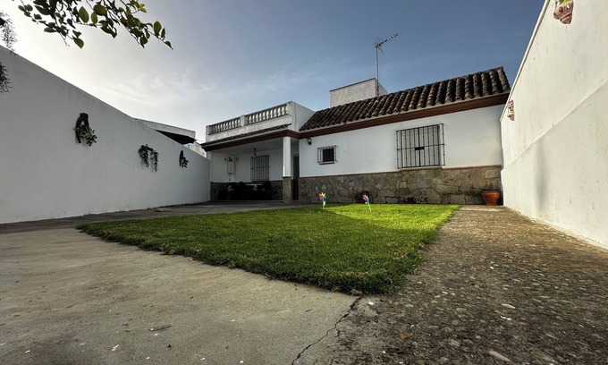 Jerez de la Frontera House | Discover Casa Campiña Jerezana: Family & Pet Friendly Stay