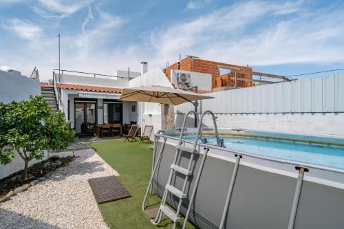 Reguengos de Monsaraz House | Cozy Casa Campinhus: Family-Friendly with Pool Access