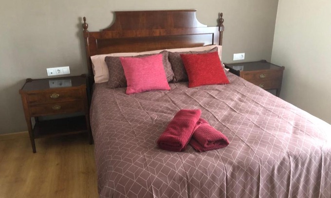 Arguedas House | Discover Casa Candelaria: Family-Friendly with Kitchen Amenities
