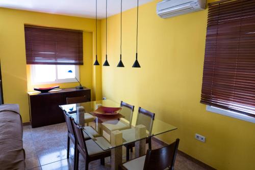 Mora d'Ebre House | Cozy Casa Candio: Family & Pet-Friendly Retreat