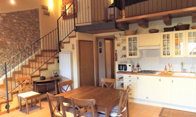 Garda Apartment | Casa Canevini Garda: Oceanfront Retreat with Pet-Friendly Amenities