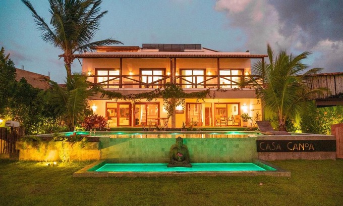 Camocim Hotel | Cozy Casa Canoa Camocim: Pet Friendly with Ocean Views