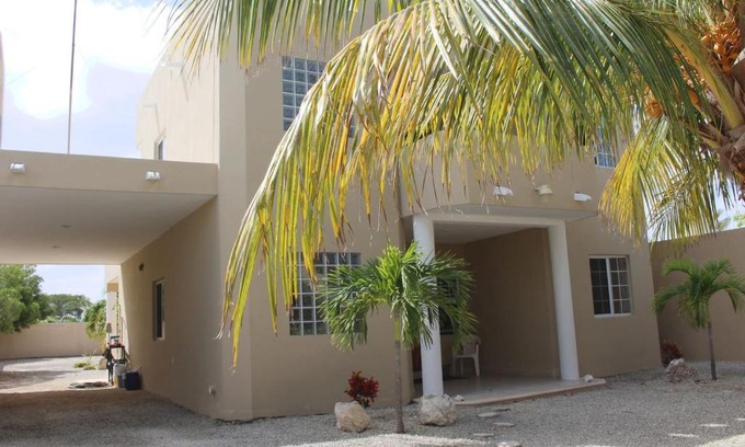 Chelem Villa | Stunning Casa Canukatan: Oceanfront with Pool & 9.1 Rating