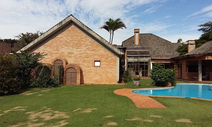 Itu House | Casa Capa: Unique Architecture with Pool & Spa Amenities