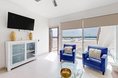 La Paloma House | Inviting Casa Capri 39 - Oceanfront Retreat in Playa Arcangel