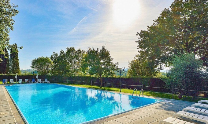 Popoltaio-Schiacciato House | Welcoming Casa Caprifoglio: Cozy Apartment in Nature