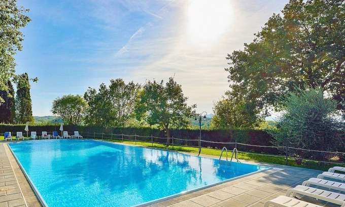 Popoltaio-Schiacciato House | Welcoming Casa Caprifoglio G: Cozy Villa Apartment with Pool