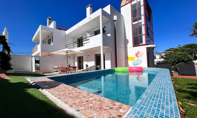 Costa de Caparica House | Casa Capuchos: Ocean View Retreat Near Lisbon