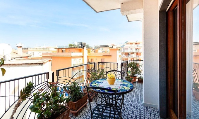 Sorrento Historic Centre Apartment | Discover Casa Carina: Top-Rated Stay in Sorrento Center