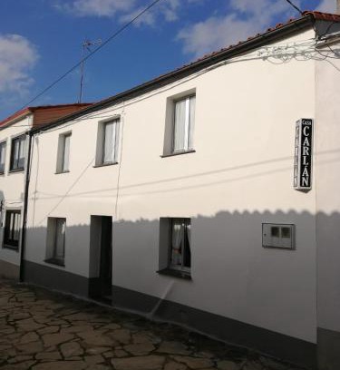 Furelos House | Inviting Casa Carlán: Pet-Friendly Stay with High Ratings