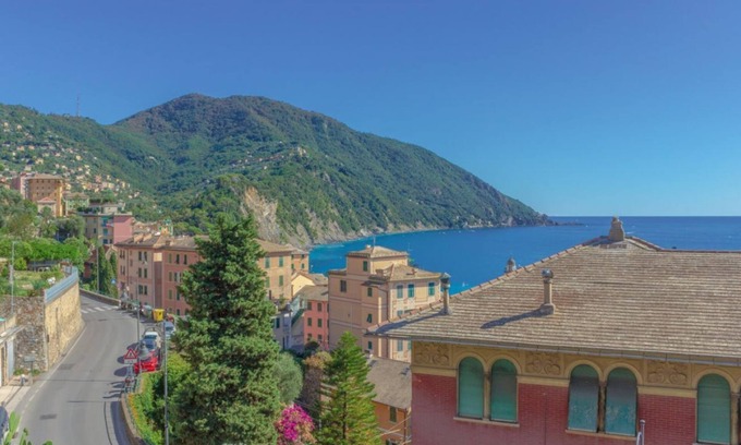 Camogli Apartment | CASA CARLOTTA: Pet-Friendly with Sea View and Spa Amenities