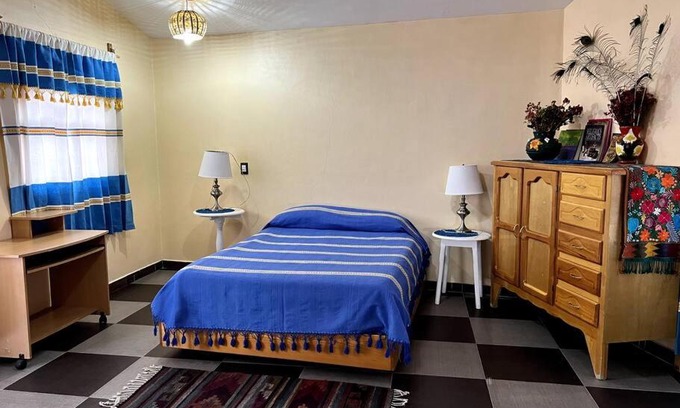 Teotitlan del Valle House | Charming Casa Taller zapoteca Huella Carmín - Pet Friendly Stay