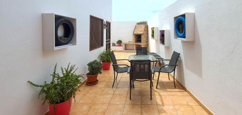 Arrecife House | Stay at Casa Caroline: 4-Star Family-Friendly Retreat