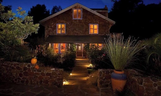 Sebastopol House | Pet-Friendly Casa Carolina in Wine Country - Guest Rated 10/10