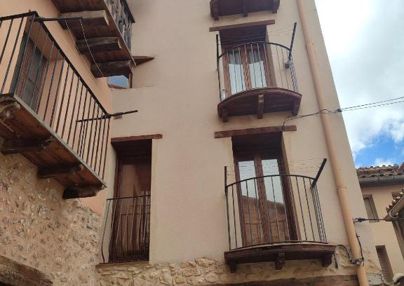 Penarroya de Tastavins Apartment | Pet-Friendly Getaway at CASA CARRANCLANC - Rated 9.3/10