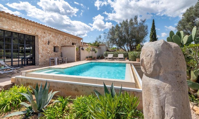 Costitx House | Discover Casa Cascada: A Family-Friendly 4-Star Retreat